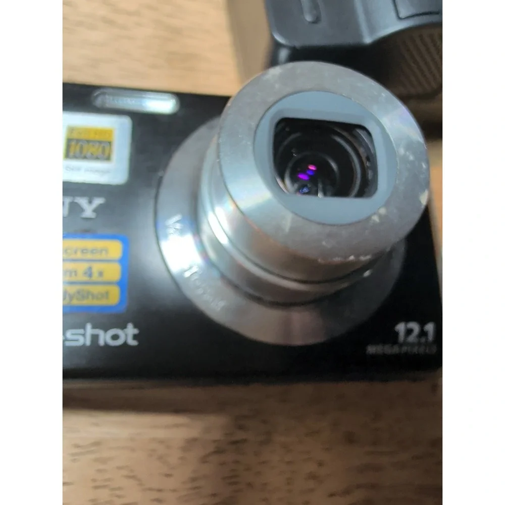 Sony Cyber-shot DSC-W230 12.1MP Digital Camera 2GB New Bat & Charger Icon Case